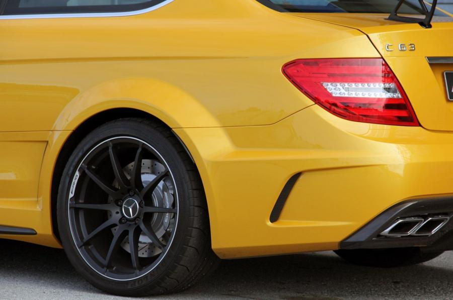  Mercedes-Benz C63 AMG Coupe Black Series 2012 года  (фото 37 из 66)